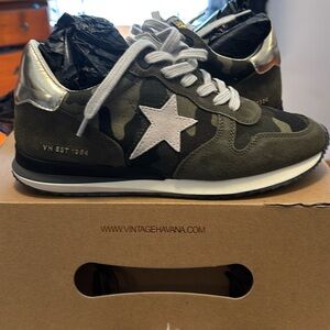 Vintage Havana Women's Rock Camo Sneakers 7.5